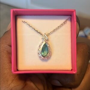 Elegant Silver and Green Teardrop Pendant Necklace